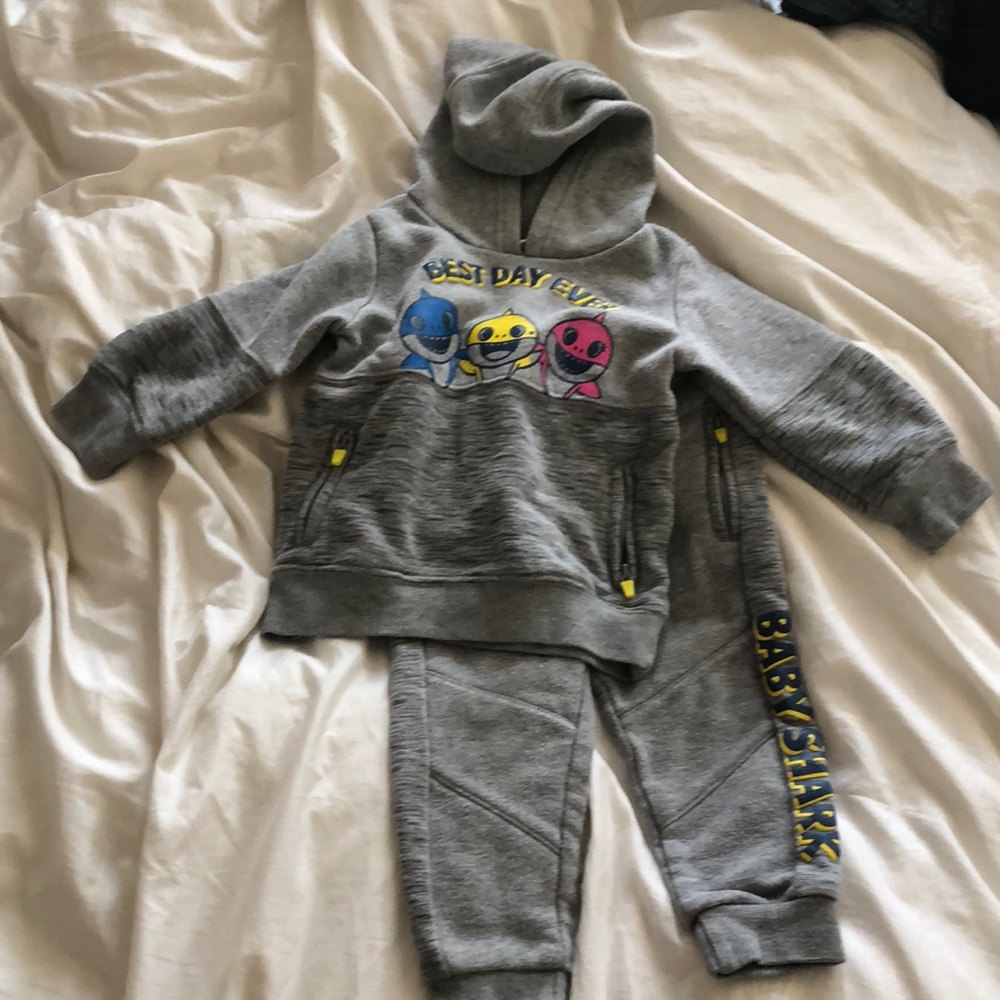 Baby shark Pinkfong sweatsuit